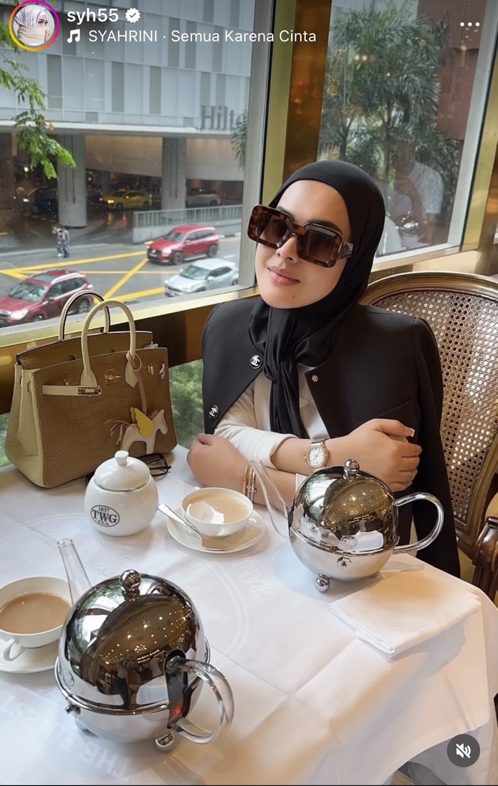 Aksi Aisyahrani, Adik Princess Syahrini Saat Jualan Sambal hingga Peyek Aksi Aisyahrani, Adik Princess Syahrini Saat Jualan Sambal hingga Peyek