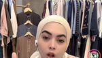 Aksi Aisyahrani, Adik Princess Syahrini Saat Jualan Sambal hingga Peyek