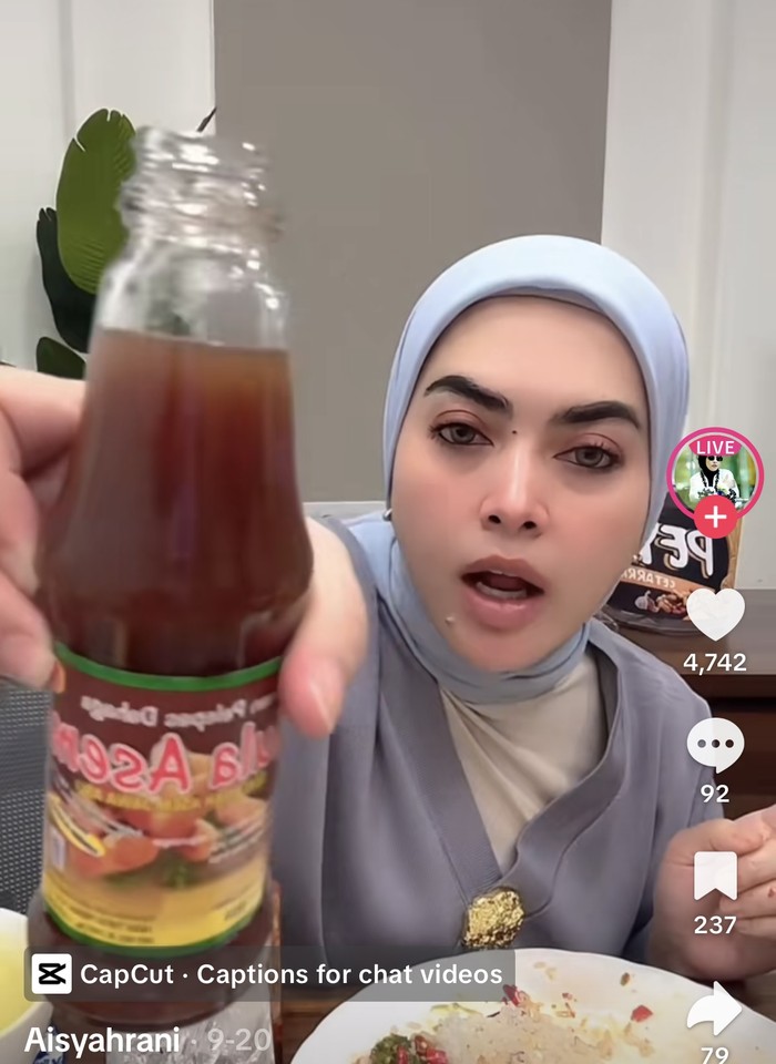 Aksi Aisyahrani, Adik Princess Syahrini Saat Jualan Sambal hingga Peyek Aksi Aisyahrani, Adik Princess Syahrini Saat Jualan Sambal hingga Peyek