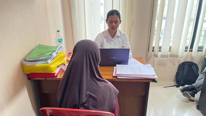 AM (18), ibu muda di Kubu Raya jadi tersangka usai membuang bayinya.