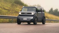 Model ini tampil dengan desain kotak bergaya  SUV kompak yang sekilas mirip dengan VinFast VF 3 asal Vietnam. Dacia Hipster disebut-sebut sebagai gambaran mobil listrik masa depan yang terjangkau, sederhana, dan menyenangkan buat dikendarai sehari-hari. Foto: Dok. Dacia
