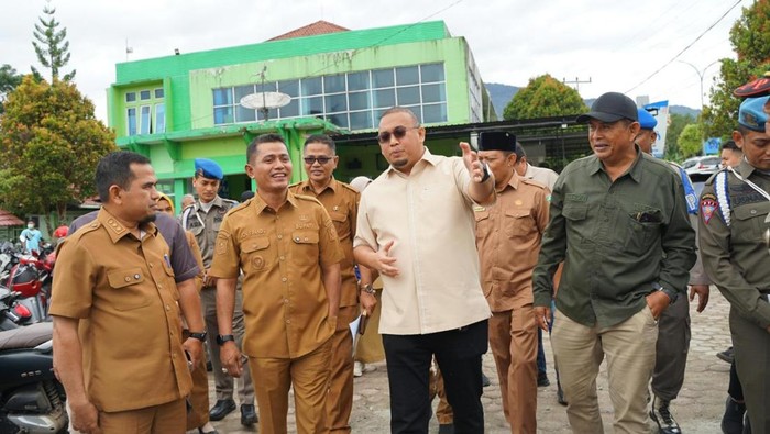 Andre Rosiade saat sambangi RSUD Arosuka