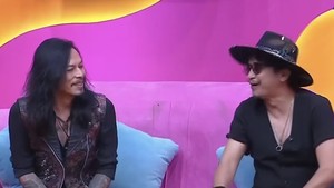 Banyak cerita yang sudah dibagikan berdua. Mereka mengatakan membicarakan berbagai macam hal. Foto: Trans TV