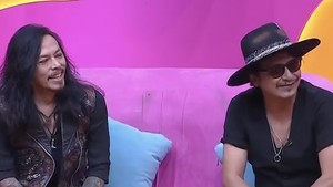 Awalnya itu gue yang ngefans sama Ovy, terus ternyata ibu kita saling kenal. Ya sudah seperti saudara kita, soalnya sudah dekat banget, ungkap Andy /rif di studio Brownis, Trans TV, Jakarta Selatan, kemarin. Foto: Trans TV