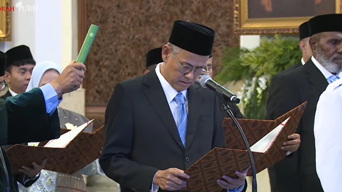 Ketua Dewan Komisioner Lembaga Penjamin Simpanan Anggito Abimanyu saat dilantik Presiden Prabowo Subianto.
