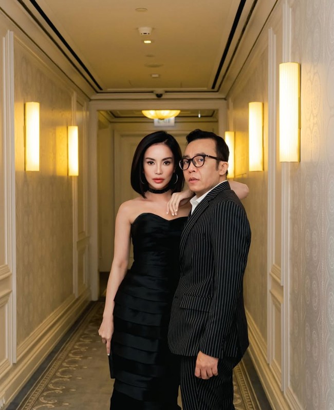 Ari Lasso dan Dearly Djoshua pertama kali mempublikasikan hubungan mereka pada Juli 2025. Saat itu keduanya bersama menghadiri pernikahan Luna Maya dan Maxime Bouttier di Jakarta. Foto: Instagram/@ari_lasso