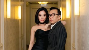 Ari Lasso dan Dearly Djoshua mantap go public setelah tampil bersama di pernikahan Luna dan Maxime, siap melangkah ke hubungan serius. Foto: Instagram/@ari_lasso