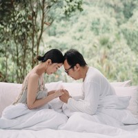 Liburan bersama, keduanya tampak serasi dan selalu mesra. Foto: Instagram/@ari_lasso