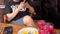 Ari Lasso disebut kasar lantaran nada bicaranya sedikit tinggi dalam Instagram yang diunggah beberapa waktu lalu. Foto: Instagram/@ari_lasso