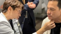 Ari Wibowo membagikan cerita perjalanannya ke Seoul, Korea Selatan untuk melakukan prosedur antiaging dan stem cell di Sinsang Plastic Surgery. Foto: Instagram @ariwibowo_official