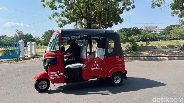 Penampakan bajaj Maxride yang kini terlibat beroperasi di Kota Solo, Rabu (8/10/2025).