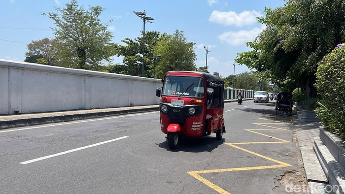 Penampakan bajaj Maxride yang kini terlibat beroperasi di Kota Solo, Rabu (8/10/2025).