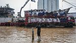Saat Rob Datang, Anak-Anak Bermain Air di Pelabuhan Sunda Kelapa