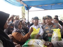 Bazar Pangan Murah di Bengkalis Diserbu Warga, 5 Ton Beras Habis Terjual