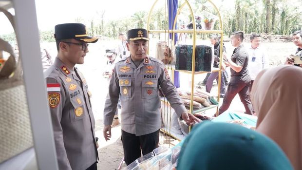 Bazar Pangan Murah di Kabupaten Bengkalis, Riau disambut antusias ribuan warga, Rabu (8/10/2025).