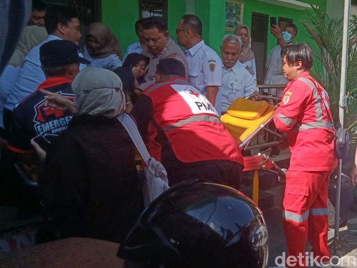 Belasan siswa SMPN 1 Wedi, Klaten, diduga keracunan Makan Bergizi Gratis (MBG), Rabu (8/10/2025).