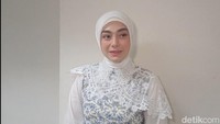 Celine Evangelista disinggung lagi mencari imam terkait perubahan penampilan. Ia merespons hal itu. (Foto: Ahsan/detikhot)