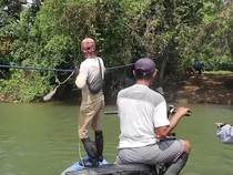Video: Jembatan Way Pemerih Putus, Warga Bertaruh Nyawa Seberangi Muara