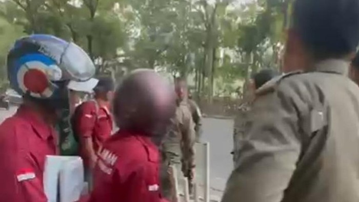 Dinas Sosial (Dinsos) Kota Makassar, Sulawesi Selatan (Sulsel), membongkar komplotan peminta sumbangan fiktif dengan modus menggalang donasi untuk anak sakit.