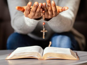 Susunan Doa Rosario Rabu 9 September 2026, Menyusuri Peristiwa Mulia