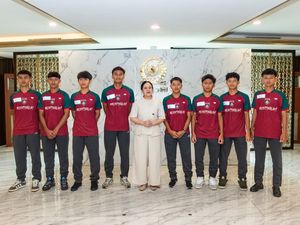 Puan Lepas 8 Pesepakbola Muda Penerima Beasiswa KKS ke Portugal