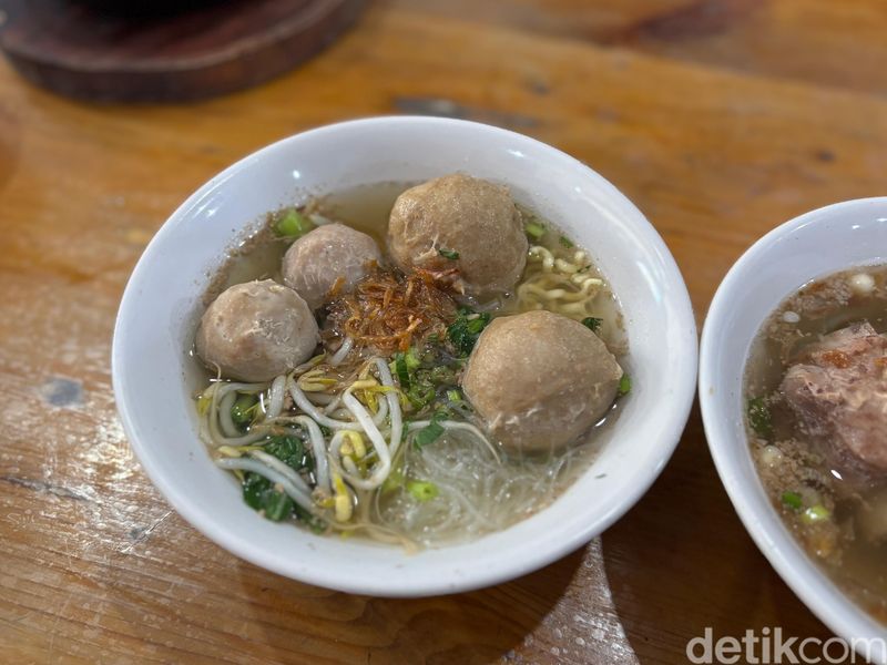 Food Vlogger Kim dan Dea kolaborasi dengan Bakso Rusuk Samanhudi