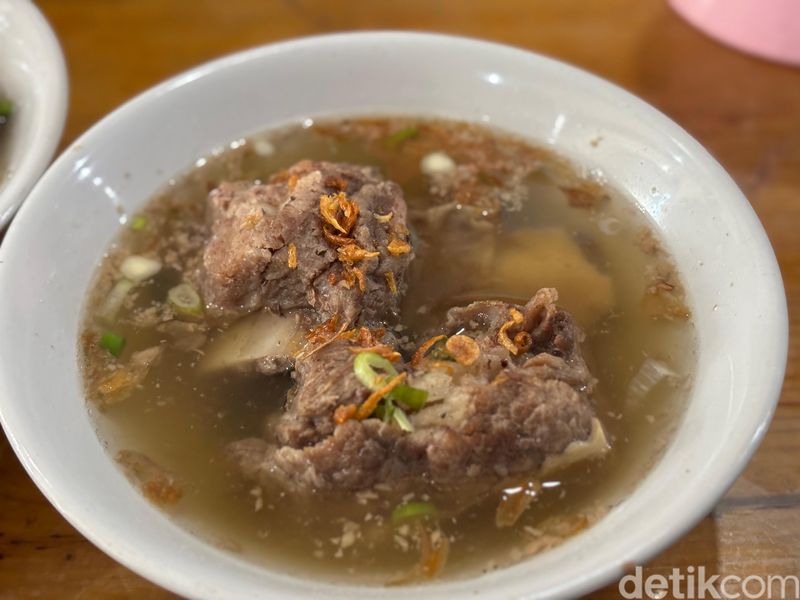 Food Vlogger Kim dan Dea kolaborasi dengan Bakso Rusuk Samanhudi