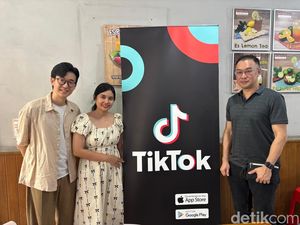 Food Vlogger Kim dan Dea Sajikan Bakso Keju Spesial di Gerai Legendaris