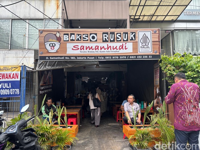 Food Vlogger Kim dan Dea kolaborasi dengan Bakso Rusuk Samanhudi