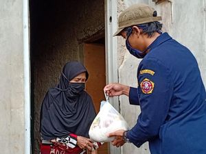 Solidaritas di Desa Jayagiri Lembang Lewat Gerakan Beas Perelek