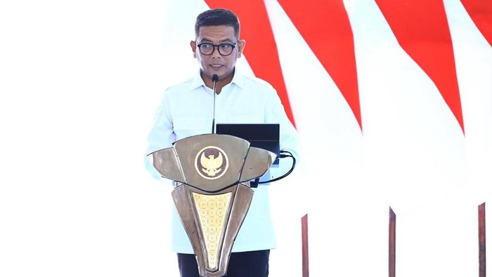 Gubernur Banten Andra Soni memaparkan stok pangan Banten di hadapan Wapres dan Kapolri.