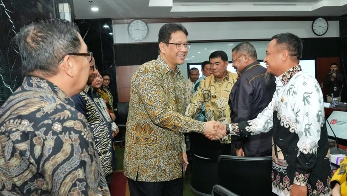 Gubernur Sulsel Andi Sudirman Sulaiman saat bertemu Menkeu Purbaya Yudhi Sadewa.