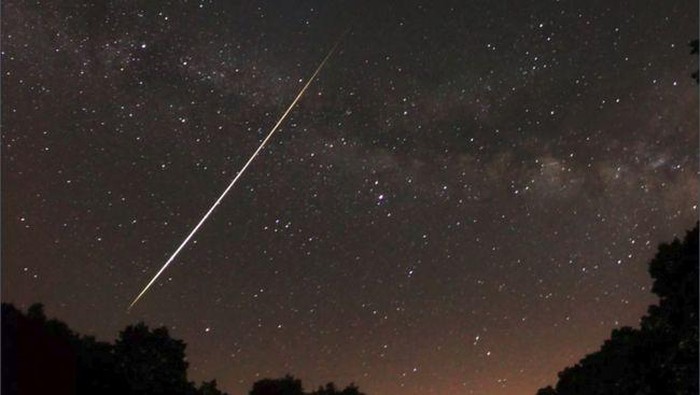 Ilustrasi hujan meteor. Foto: Space.com