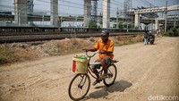 Hingga kini proses pembangunan stasiun masih terus berlangsung dan ditargetkan rampung 1-2 bulan ke depan. Dengan begitu pada akhir tahun ini stasiun KRL baru itu sudah mulai beroperasi.