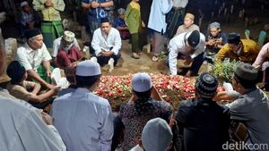 Pemakaman Jasad Korban KM Tunu Jaya Asal Pasuruan Ditemukan Setelah 3 Bulan
