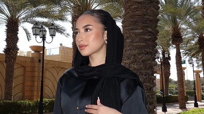 8 Foto Jennifer Coppen ke Arab Saudi Dukung Justin Hubner, Tampil Berkerudung