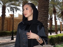 8 Foto Jennifer Coppen ke Arab Saudi Dukung Justin Hubner, Tampil Berkerudung