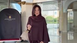 Potret Jennifer Coppen Berkerudung, Dukung Justin Hubner di Arab Saudi