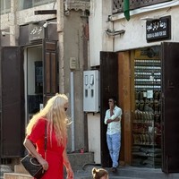 Bak nenek sendiri, Kamari dan ibunda Justin, Brigitte, terlihat begitu akrab dan kompak. Di salah satu momen terlihat keduanya yang asik jalan-jalan bersama dengan mengenakan pakaian senada. Foto: Instagram/@jennifercoppenreal20