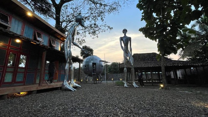 Penampakan Kampung Alien Kulon Progo dilihat dari dalam, Rabu (8/10/2025).