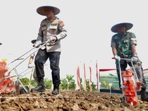 Kolaborasi Polri dan Petani Menyemai Kemandirian Pangan