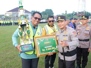 Kapolda Riau Beri Penghargaan Satkamling atas Sinergi Wujudkan Keamanan