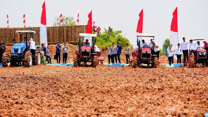 Kapolri Jenderal Listyo Sigit Prabowo menghadiri kegiatan penanaman jagung serentak kuartal IV Polri.