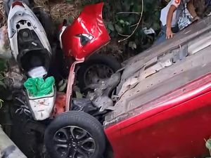 Mobil Nyungsep ke Kali di Bogor gara-gara Sopir Salah Injak Pedal