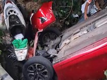 Mobil Nyungsep ke Kali di Bogor gara-gara Sopir Salah Injak Pedal
