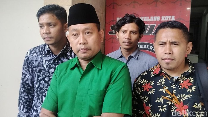 Ketua LBH GP Ansor Kota Malang M Zakki mendampingi Sahara di Polresta Malang Kota