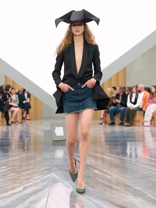 Foto: 10 Look Dior Spring-Summer 2026, Pembuktian Pertama Jonathan Anderson