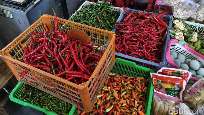 Komoditas cabai yang dijual di Pasar Bendungan, Wates, Kulon Progo, Rabu (8/10/2025).