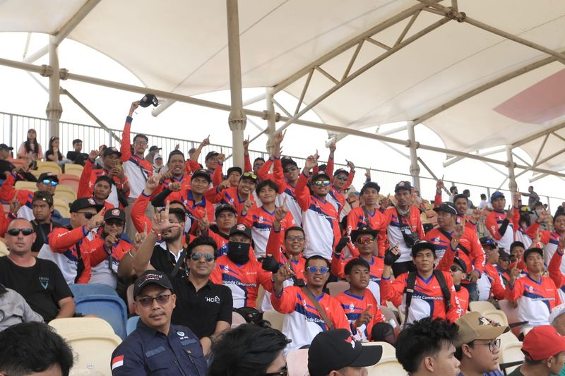 Dukungan komunitas Honda Asosiasi Lombok (HALo) di tribune Sirkuit Mandalika