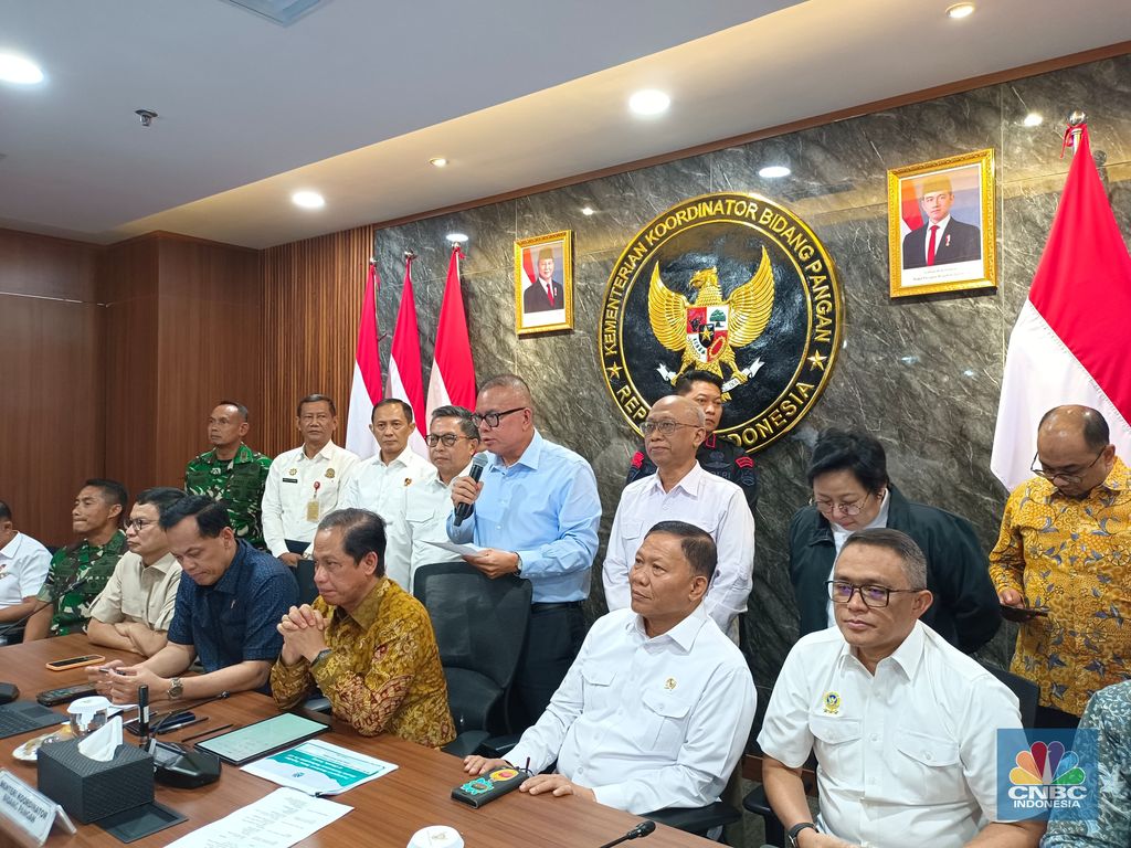 Konferensi pers terkait Penanganan Kerawanan Bahaya Radioaktif Cs-137 di kantor Kemenko Pangan, Jakarta, Rabu (8/10/2025). (CNBC Indonesia/Martyasari Rizki)